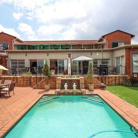 The Lakehouse Guest House Brakpan Vliegveld المظهر الخارجي الصورة