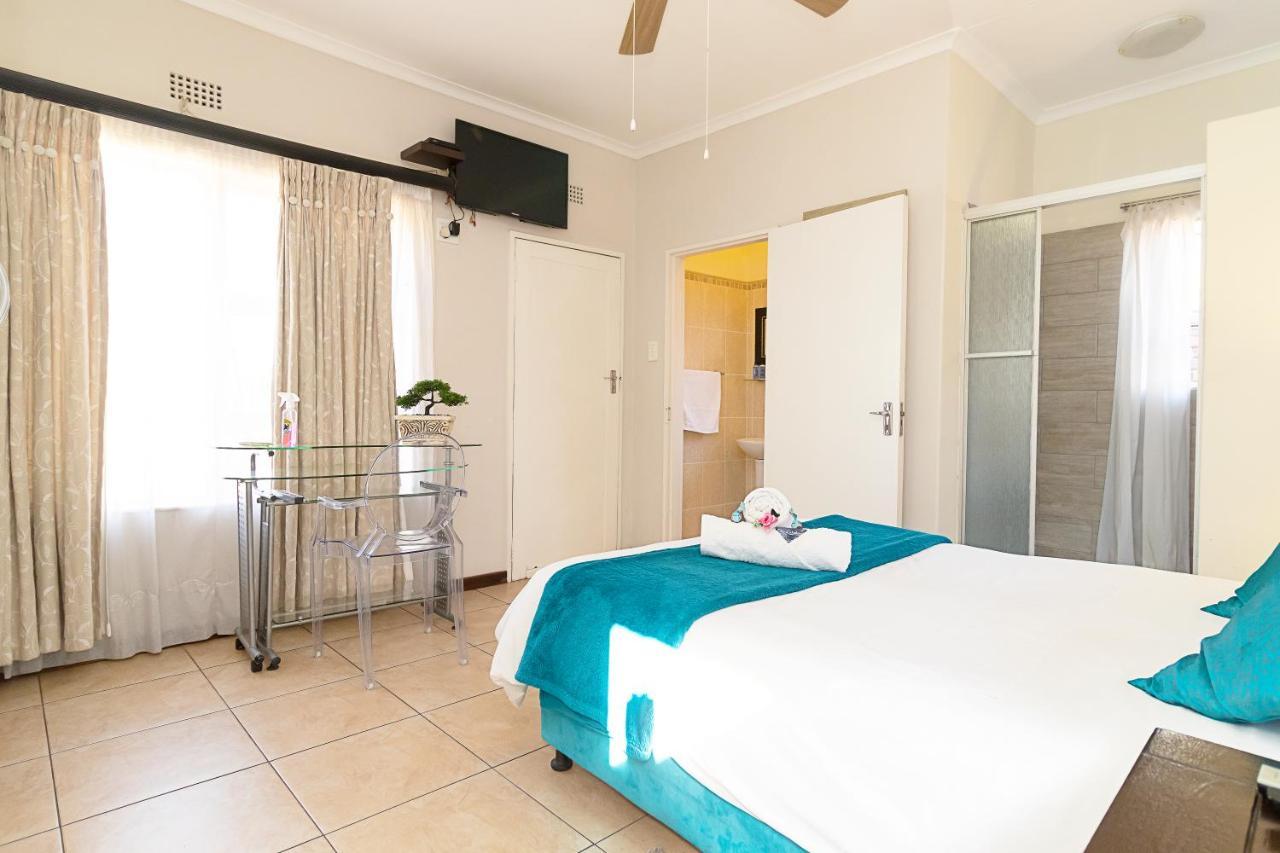 The Lakehouse Guest House Brakpan Vliegveld المظهر الخارجي الصورة