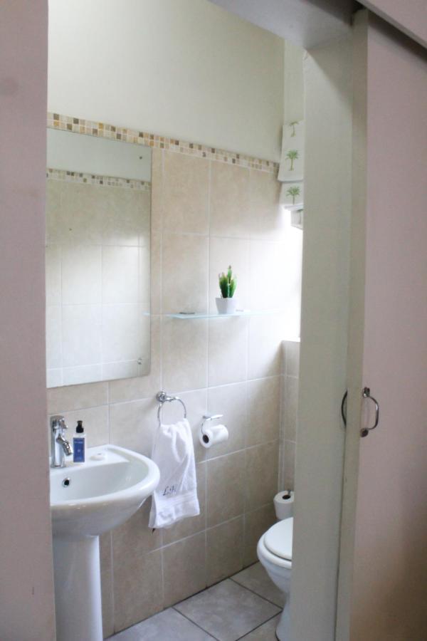 The Lakehouse Guest House Brakpan Vliegveld المظهر الخارجي الصورة